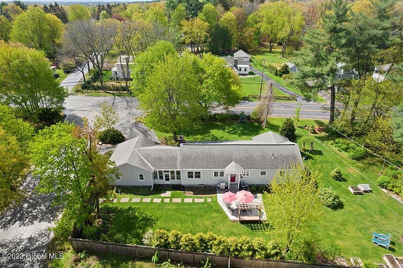 5th image of 289 Lake Avenue