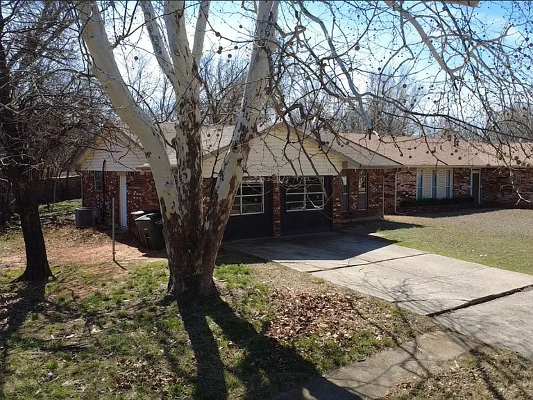 3024 Hillside Dr — Photo 5