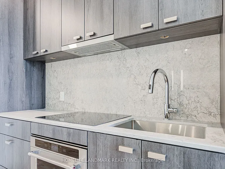 858 Dupont St #Penthouse 06 — Photo 7