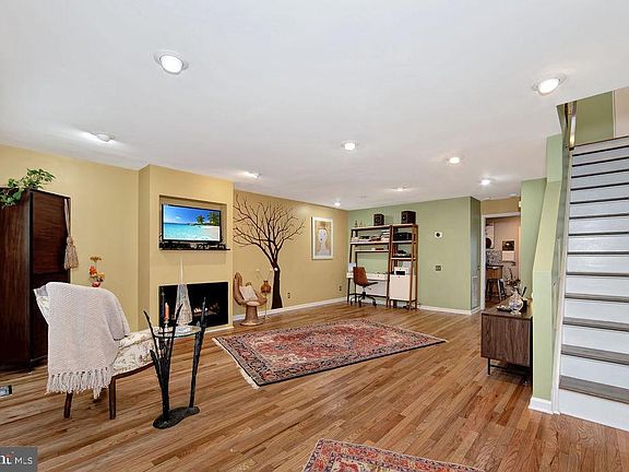 5th image of 1113 Cypress Tree Pl