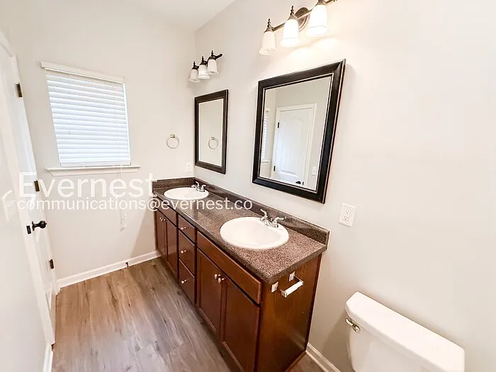 208 Hampton Dr — Photo 9