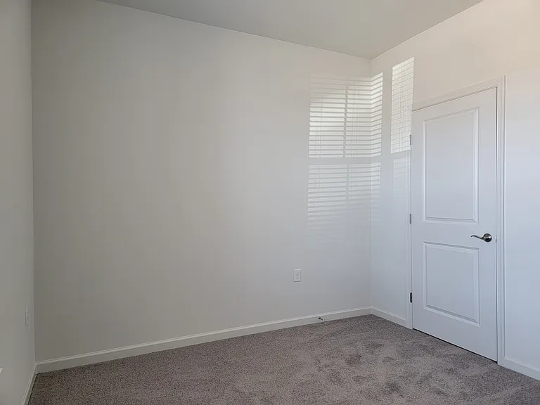 419 Apartments — Photo 39