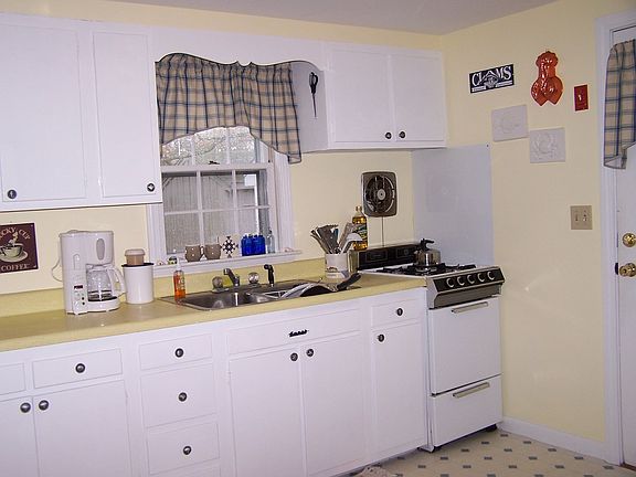 Bright, sunny kitchen