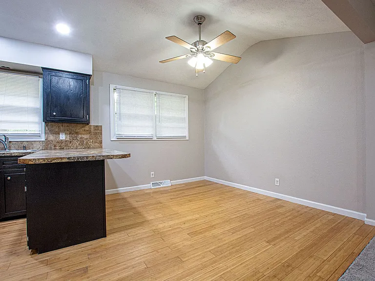 9123 Berry St — Photo 4