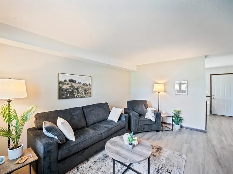 3500 Valdez Dr — Photo 2