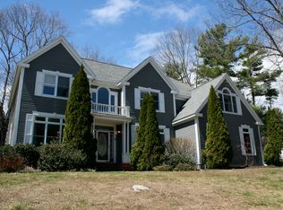 6 Carriage Rd, Falmouth, ME 04105