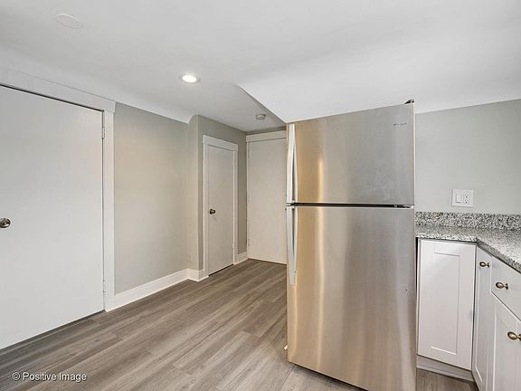 3rd image of 2144 W Moffat St APT 3