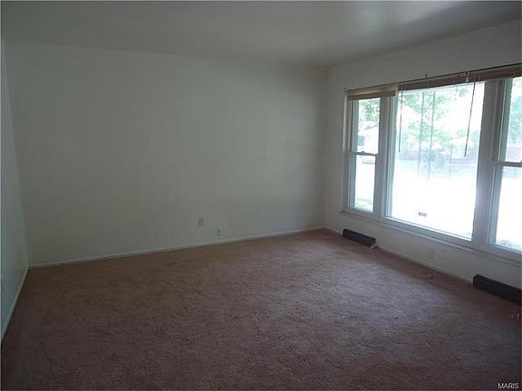 4th image of 8450 Hawkesbury Dr