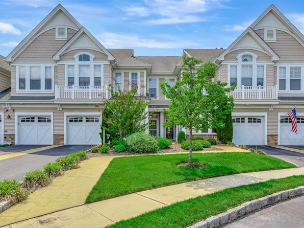 16 Sonata Court #16, Lake Grove, NY 11755