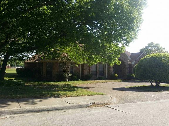 2nd image of 801 Robin Meadow Dr