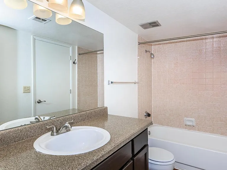Rio Cancion Apartments — Photo 38