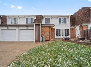 29666 Terrace Ct, Warren, MI 48093