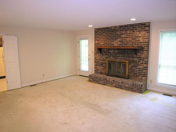 2nd image of 1861 Stonebrook Dr