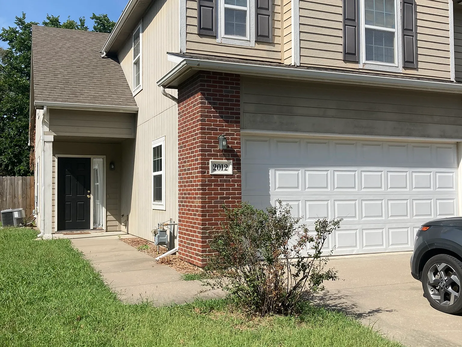 3 bed, 2.5 bath, 1358 sqft, $2,200 — Photo 3