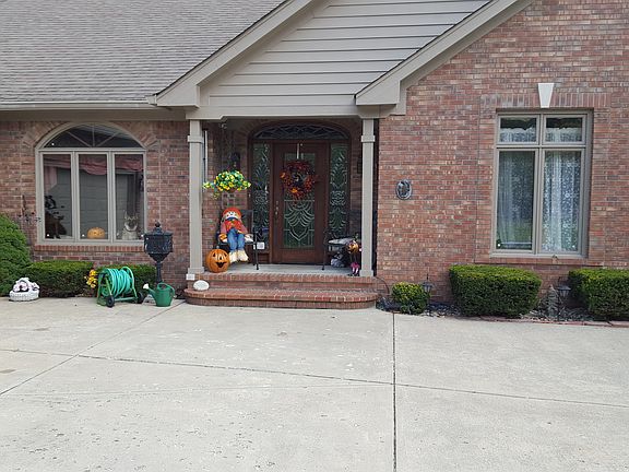 3rd image of 5674 E.fall Creek Pkwy. N.dr.