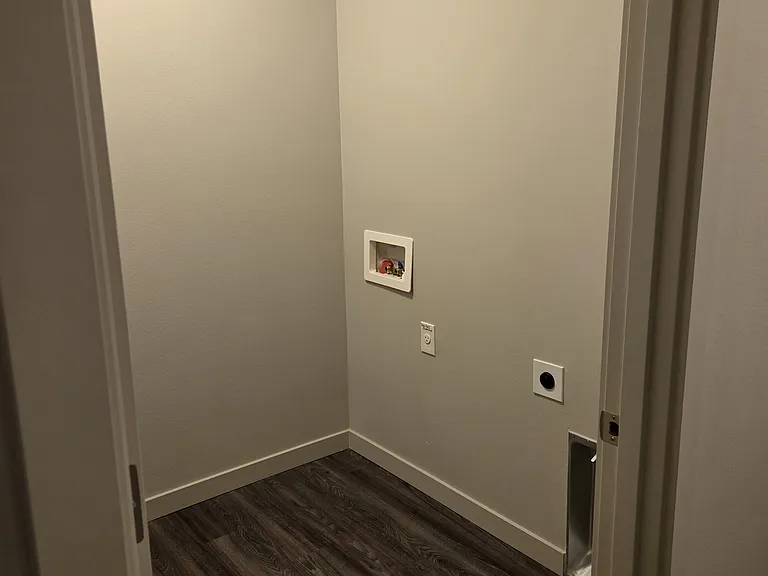 213 Merrick Ave — Photo 10
