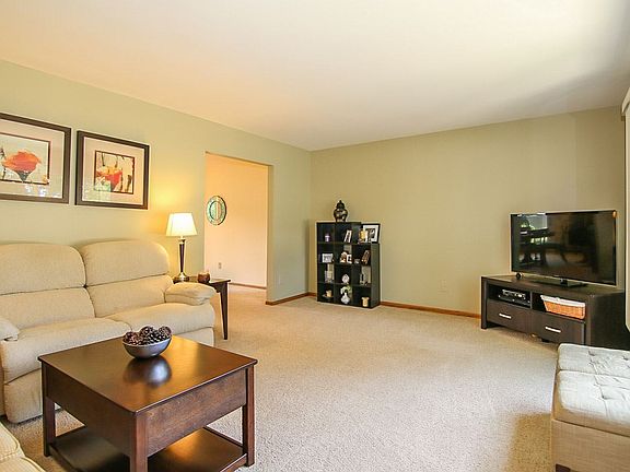 2nd image of 2645 Placid St
