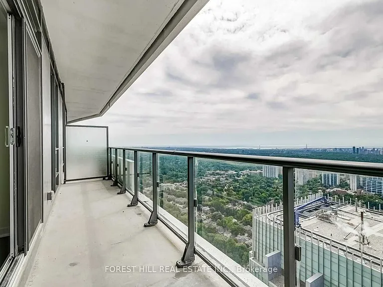 2221 Yonge St #5703 — Photo 27