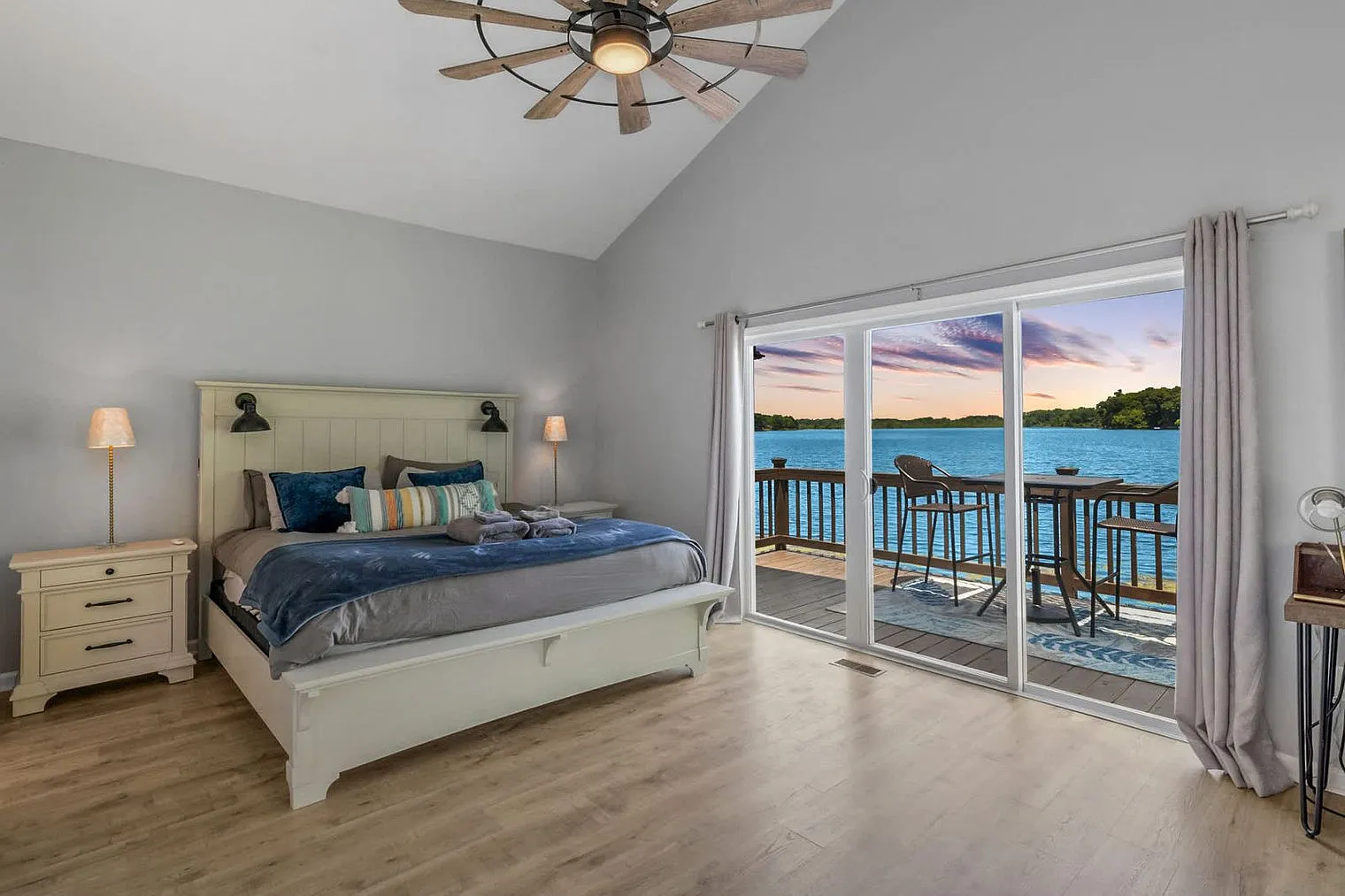 4 bed, 2.0 bath, 2389 sqft, $7,416 — Photo 4