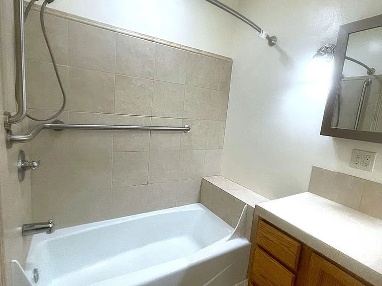 506 NE Russell St — Photo 14