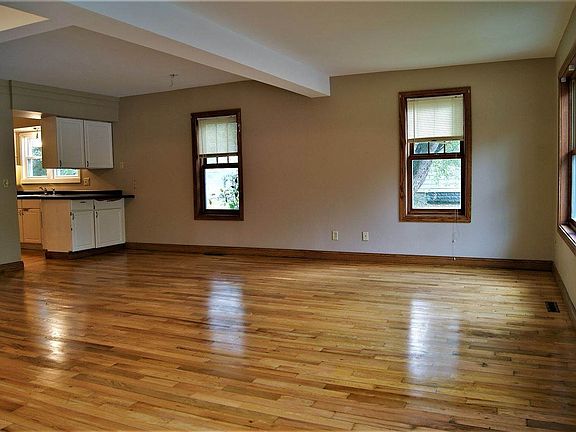 5th image of 140 Crestview Ln