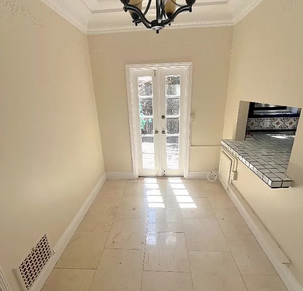 223 1/2 S Gale Dr — Photo 14