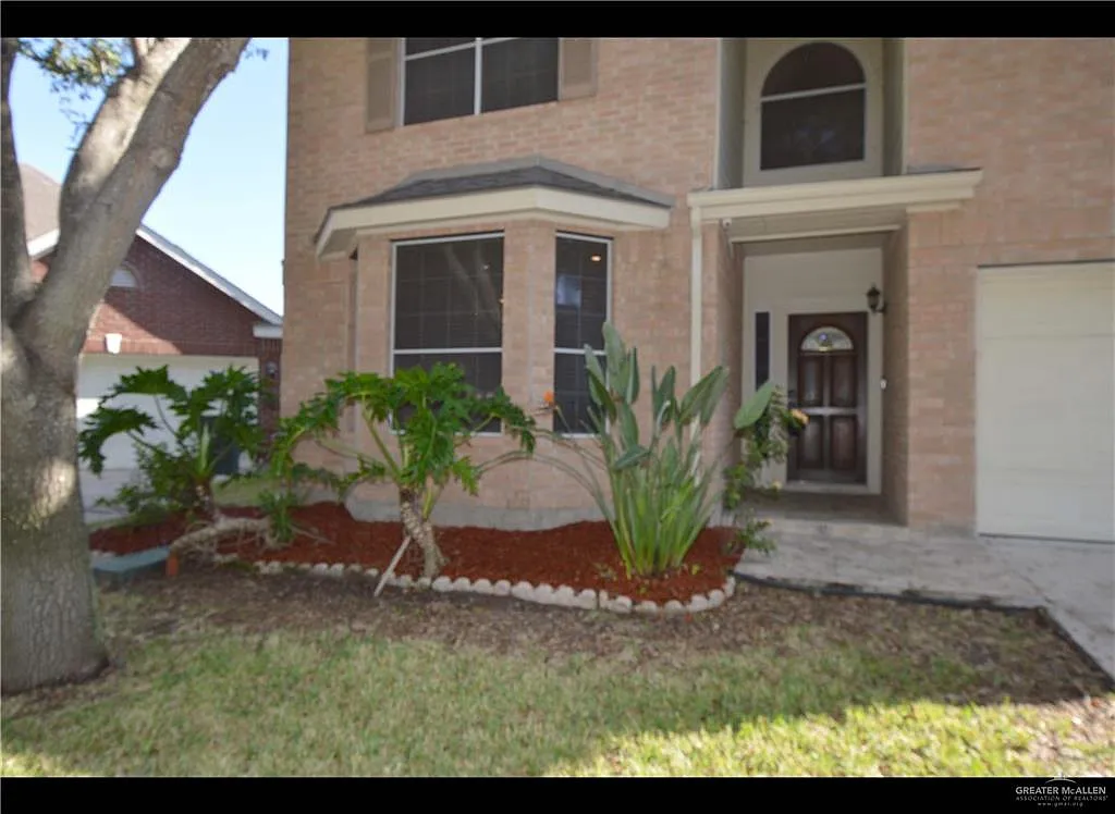 4 bed, 2.5 bath, 2785 sqft, $2,450 — Photo 2