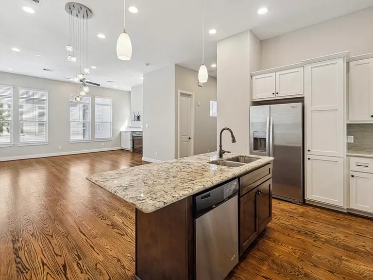 2441 Charleston St #B — Photo 9