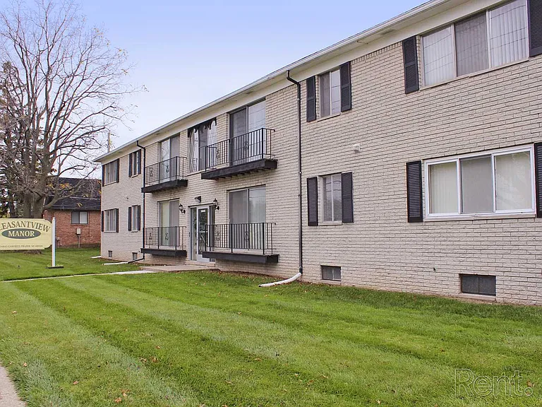 Pleasantview Manor Apartments — Photo 4