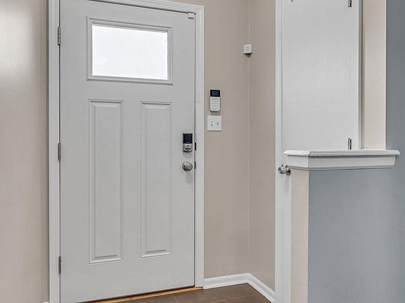 4th image of 3811 Overland Dr