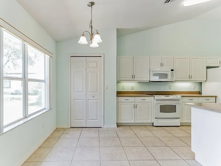 1173 Kilkenny Ln — Photo 9