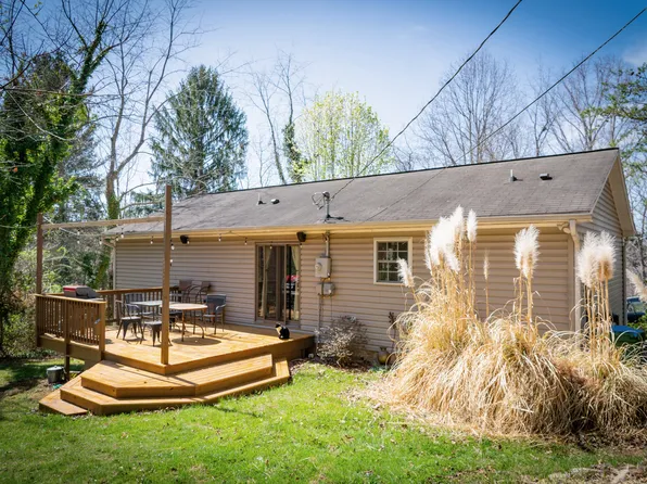 51 Upper Moffitt Rd, Asheville, NC 28805