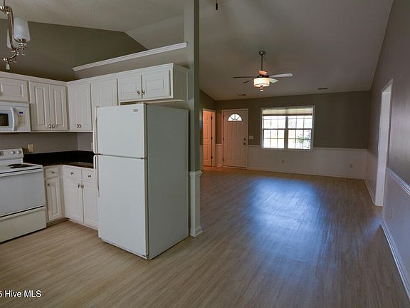 5th image of 203 Lauren Court