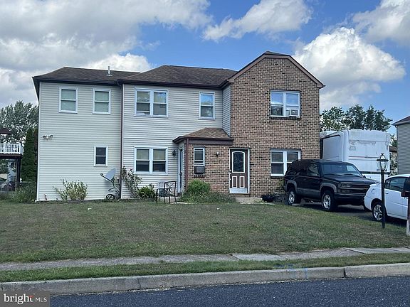 2nd image of 271 & 273 Shirley Dr