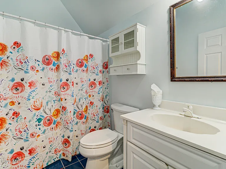 613 Clarendon Ave — Photo 45