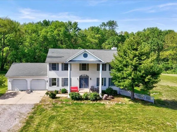 43 Devine Dr, Riverton, IL 62561