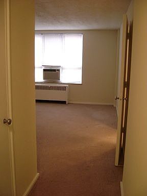 2nd image of 518 E Town St APT 306