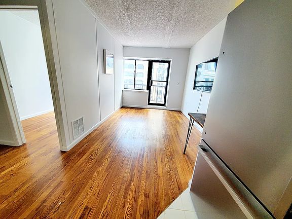 3rd image of 343 W 51st St APT 6C