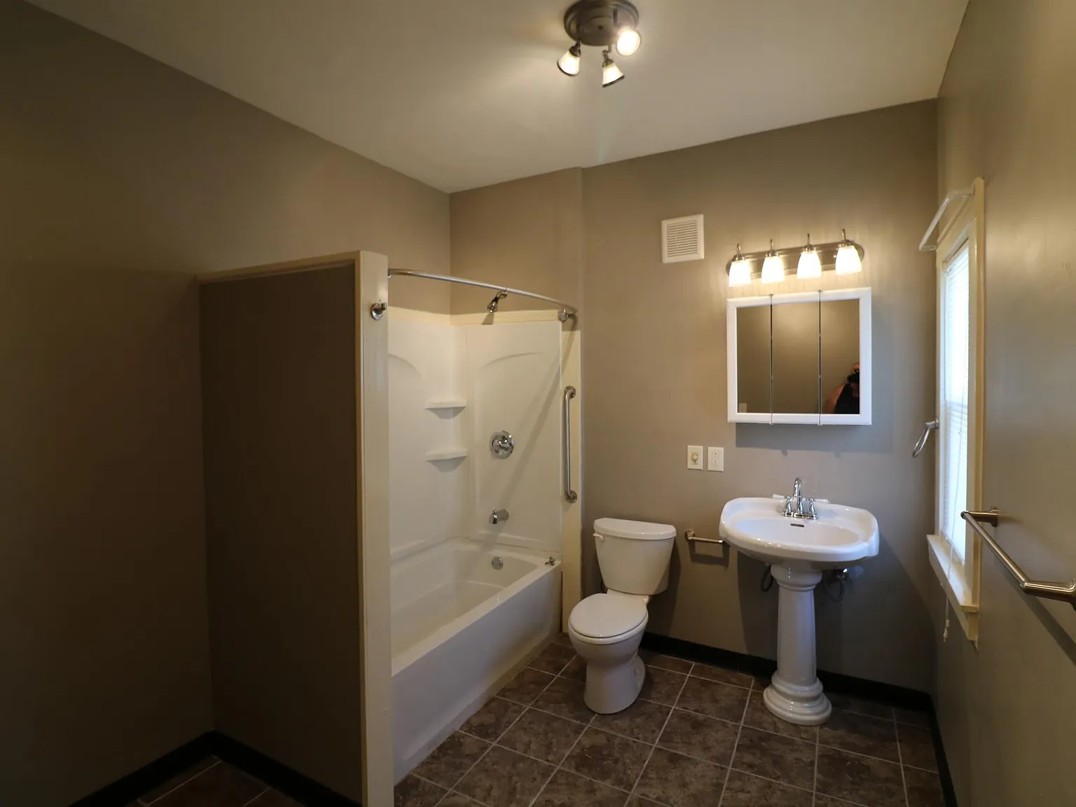 2 bed, 800 sqft, $895 — Photo 2
