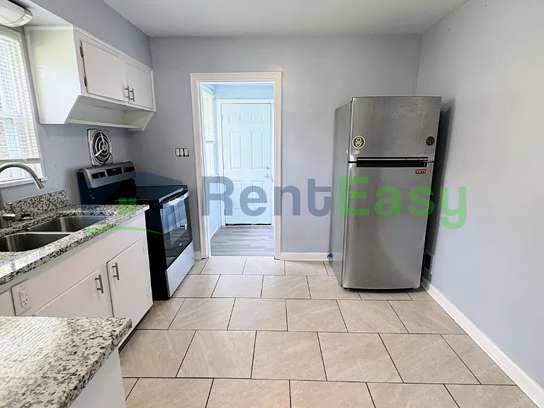 2625 Eastwood Ave — Photo 4