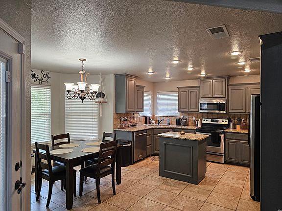 4th image of 141 Mariposa Dr