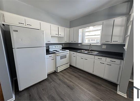 4th image of 4051 Desmond Ave