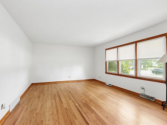 3rd image of 6716 Corrington Ave