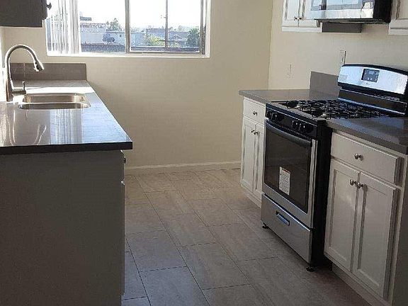 5th image of 802 Edgewood St APT 3