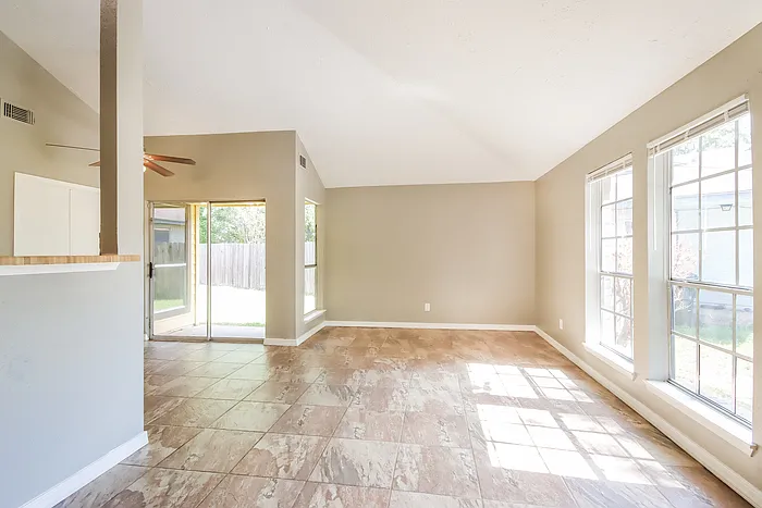 3117 Oak Rock Cir — Photo 2