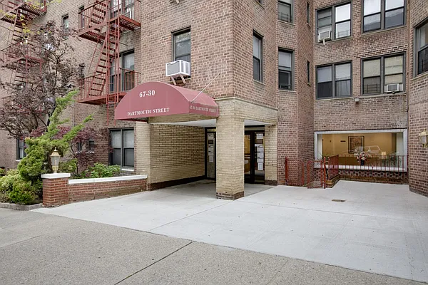 Sold by Modern Spaces | media 6