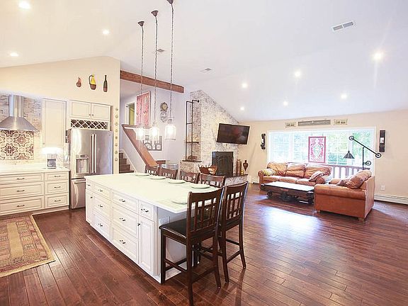 3rd image of 9105 Quintana Dr