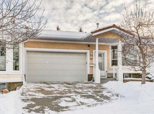 19 Signature Vlg SW, Calgary, AB T3H 3P6
