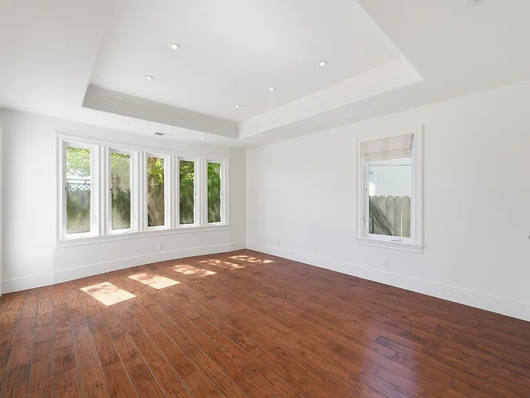 2476 Homewood Dr — Photo 14