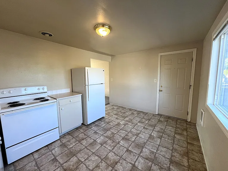 810 NW 23rd St — Photo 17